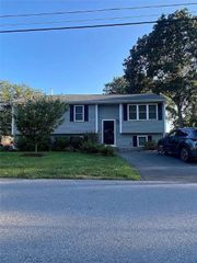 40 Shagbark Road, Narragansett, RI 02882