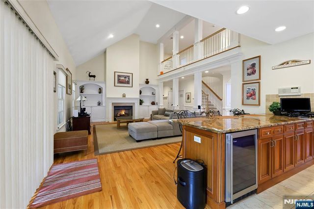 22 Meadow Lake Drive, Mahwah, NJ 07430
