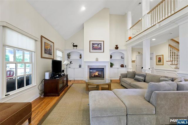 22 Meadow Lake Drive, Mahwah, NJ 07430