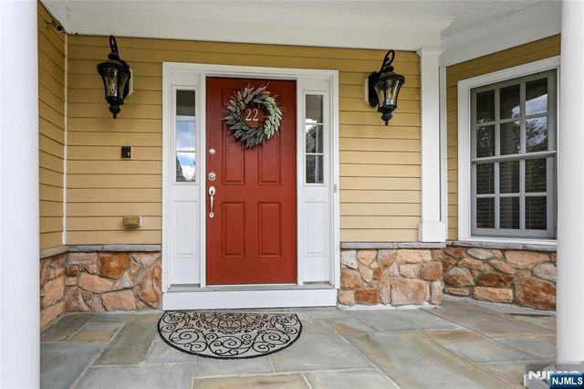 22 Meadow Lake Drive, Mahwah, NJ 07430