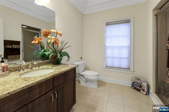 22 Meadow Lake Drive, Mahwah, NJ 07430