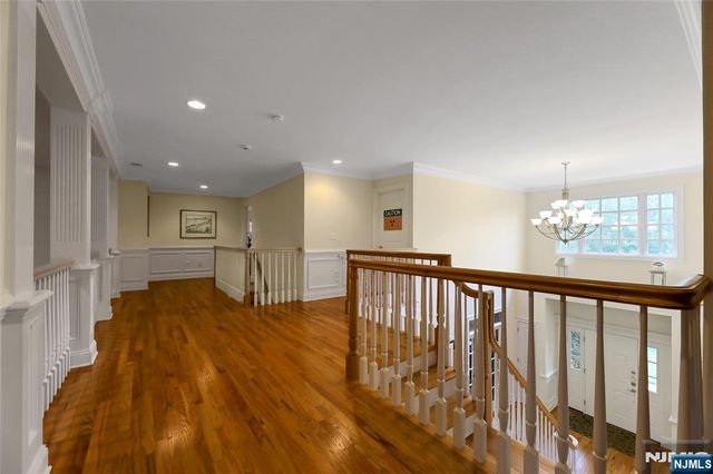 22 Meadow Lake Drive, Mahwah, NJ 07430