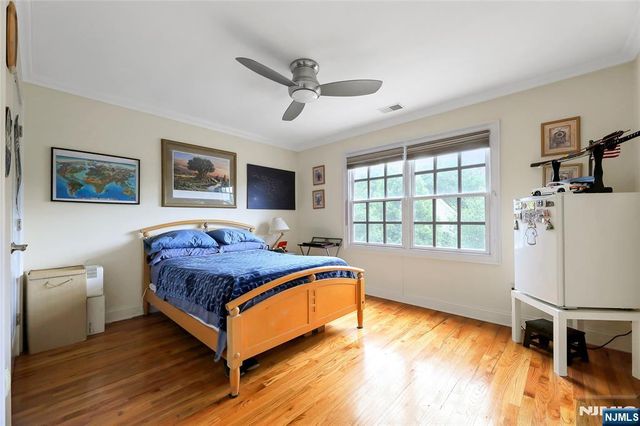 22 Meadow Lake Drive, Mahwah, NJ 07430