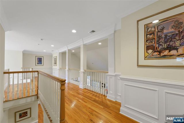 22 Meadow Lake Drive, Mahwah, NJ 07430