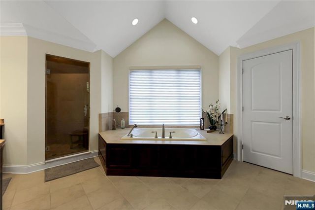 22 Meadow Lake Drive, Mahwah, NJ 07430