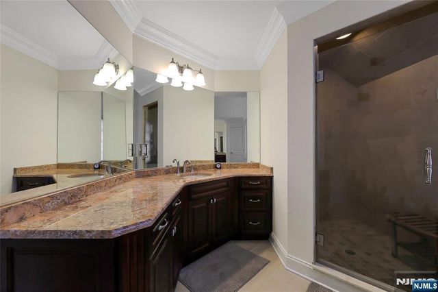 22 Meadow Lake Drive, Mahwah, NJ 07430