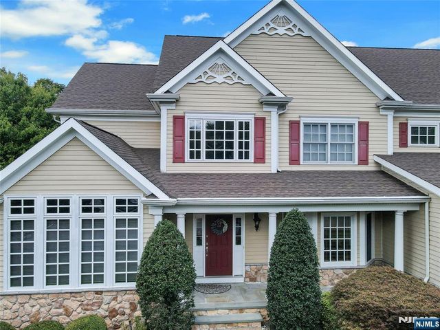 22 Meadow Lake Drive, Mahwah, NJ 07430