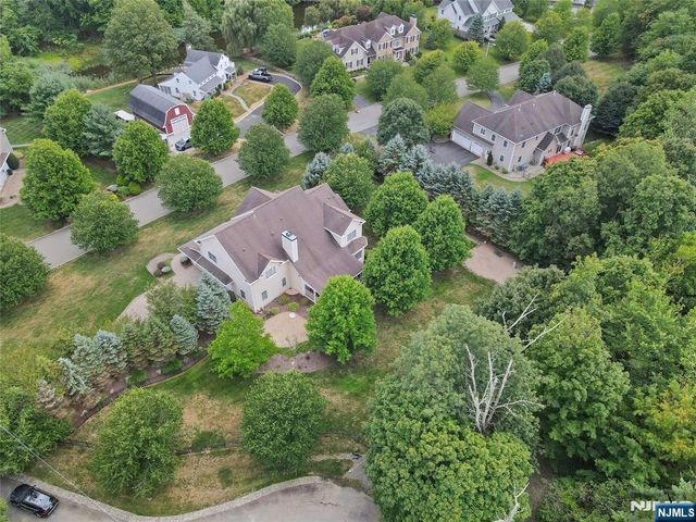 22 Meadow Lake Drive, Mahwah, NJ 07430