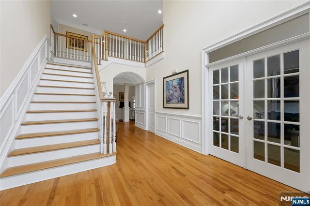 22 Meadow Lake Drive, Mahwah, NJ 07430