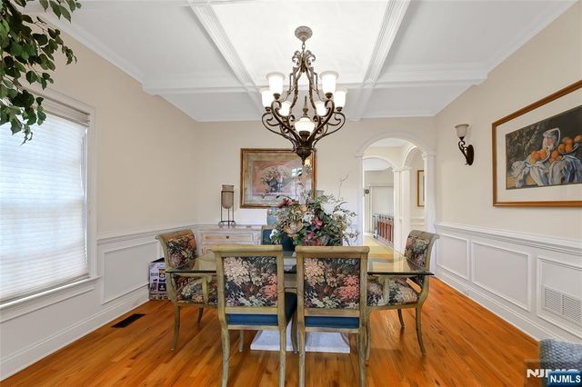 22 Meadow Lake Drive, Mahwah, NJ 07430