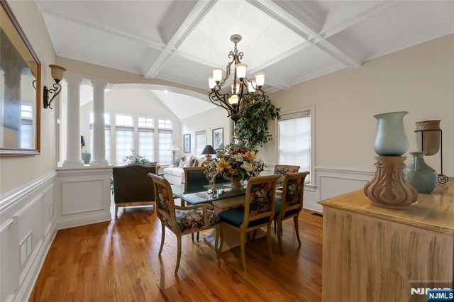 22 Meadow Lake Drive, Mahwah, NJ 07430