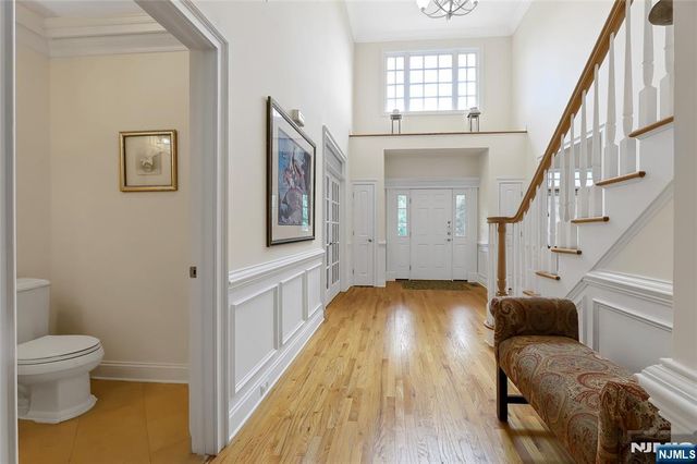 22 Meadow Lake Drive, Mahwah, NJ 07430