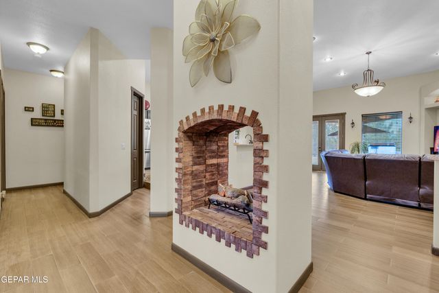 500 COUNTRY OAKS Drive, El Paso, TX 79932