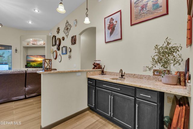 500 COUNTRY OAKS Drive, El Paso, TX 79932
