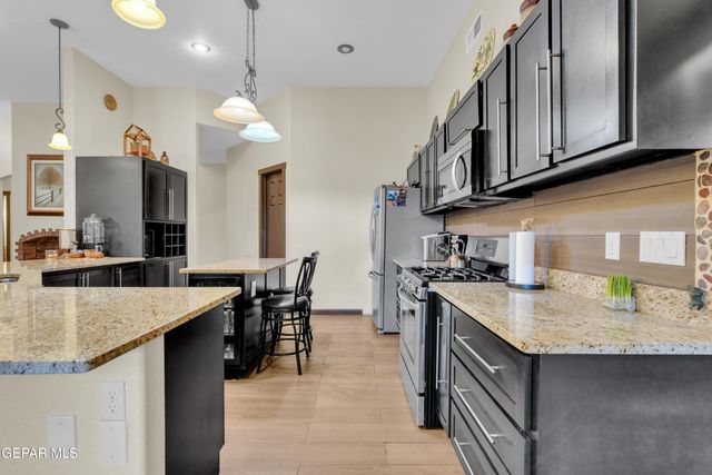 500 COUNTRY OAKS Drive, El Paso, TX 79932