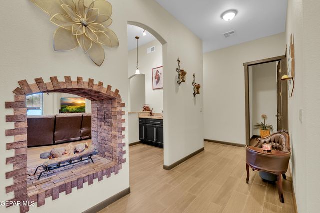 500 COUNTRY OAKS Drive, El Paso, TX 79932