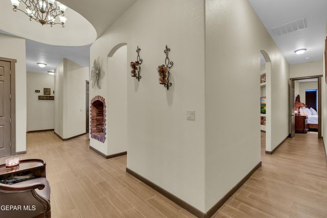 500 COUNTRY OAKS Drive, El Paso, TX 79932