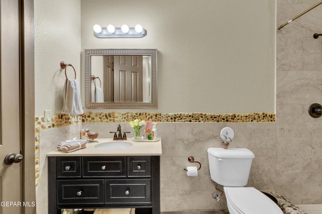 500 COUNTRY OAKS Drive, El Paso, TX 79932