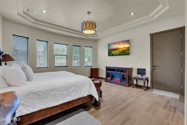 500 COUNTRY OAKS Drive, El Paso, TX 79932
