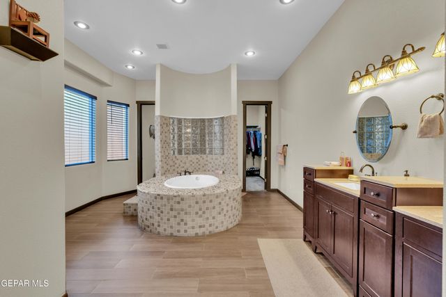 500 COUNTRY OAKS Drive, El Paso, TX 79932