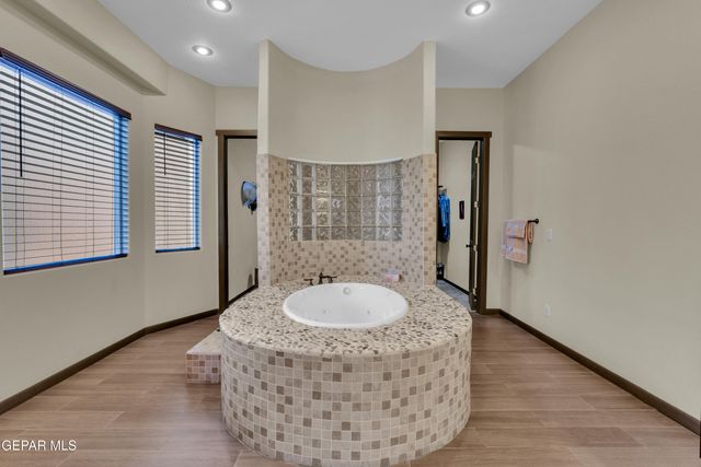 500 COUNTRY OAKS Drive, El Paso, TX 79932