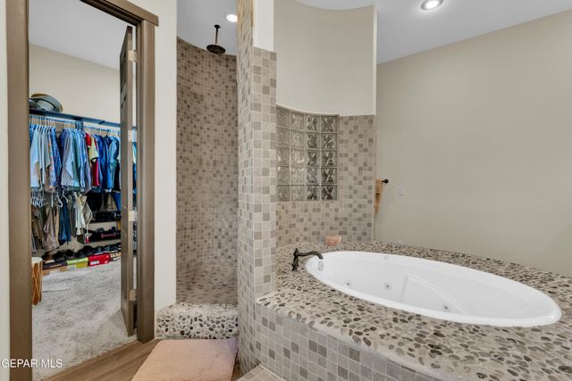 500 COUNTRY OAKS Drive, El Paso, TX 79932