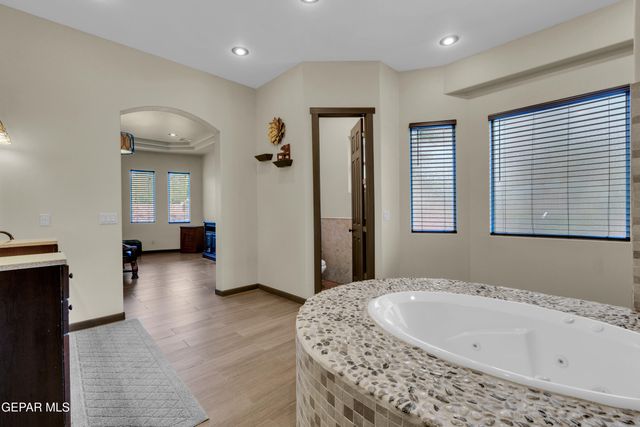 500 COUNTRY OAKS Drive, El Paso, TX 79932