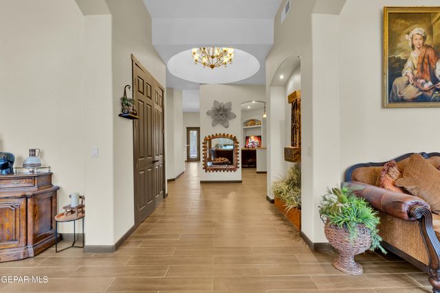 500 COUNTRY OAKS Drive, El Paso, TX 79932