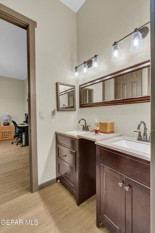 500 COUNTRY OAKS Drive, El Paso, TX 79932