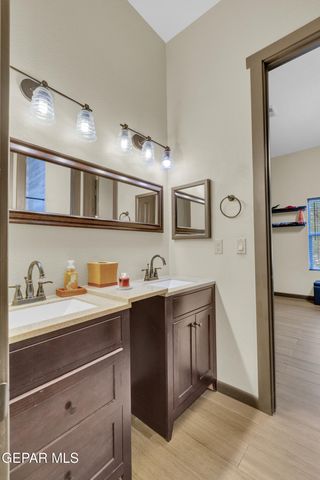500 COUNTRY OAKS Drive, El Paso, TX 79932