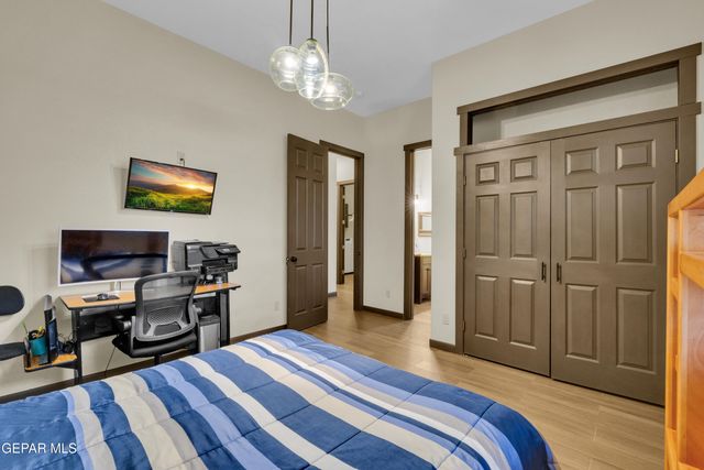 500 COUNTRY OAKS Drive, El Paso, TX 79932