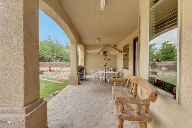 500 COUNTRY OAKS Drive, El Paso, TX 79932
