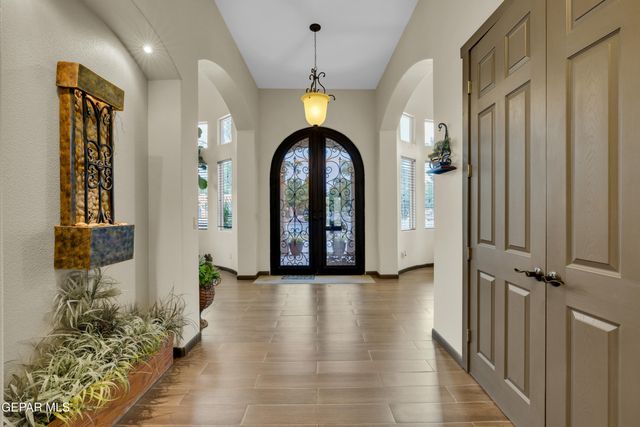 500 COUNTRY OAKS Drive, El Paso, TX 79932