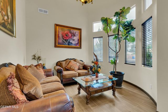 500 COUNTRY OAKS Drive, El Paso, TX 79932