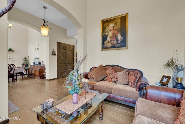 500 COUNTRY OAKS Drive, El Paso, TX 79932