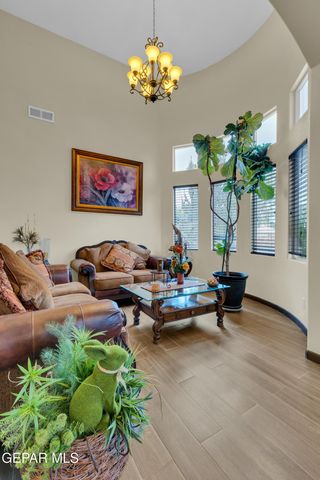 500 COUNTRY OAKS Drive, El Paso, TX 79932