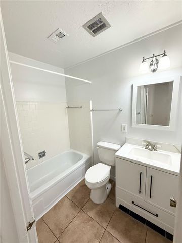 7040 Jetty Lane, Houston, TX 77072