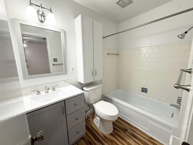 7040 Jetty Lane, Houston, TX 77072