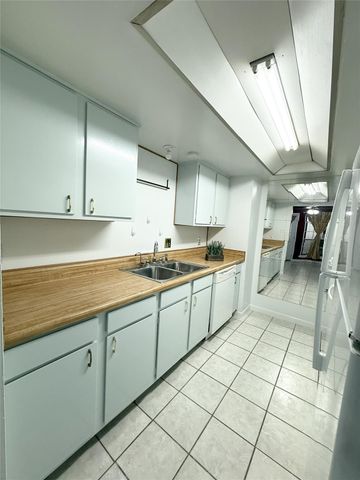 7040 Jetty Lane, Houston, TX 77072