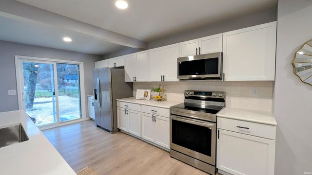 19219 Hamilton Street, South Bend, IN 46637