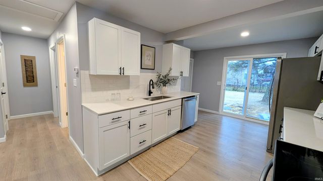 19219 Hamilton Street, South Bend, IN 46637