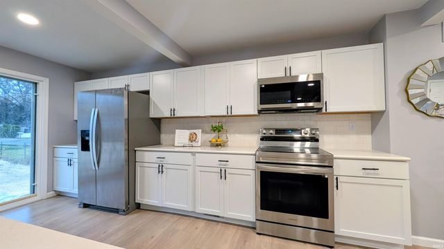 19219 Hamilton Street, South Bend, IN 46637