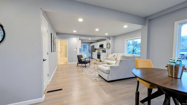 19219 Hamilton Street, South Bend, IN 46637