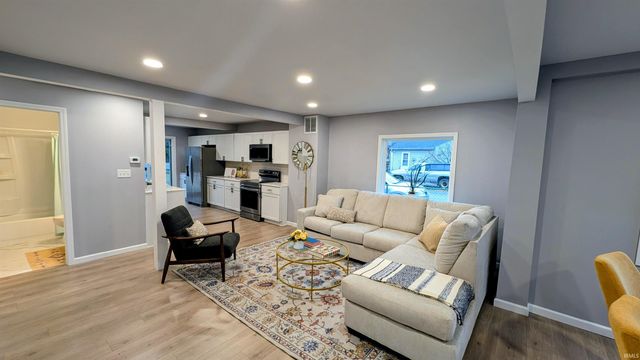 19219 Hamilton Street, South Bend, IN 46637