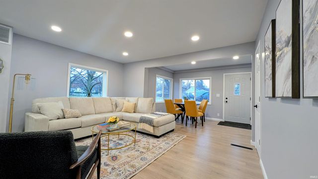 19219 Hamilton Street, South Bend, IN 46637