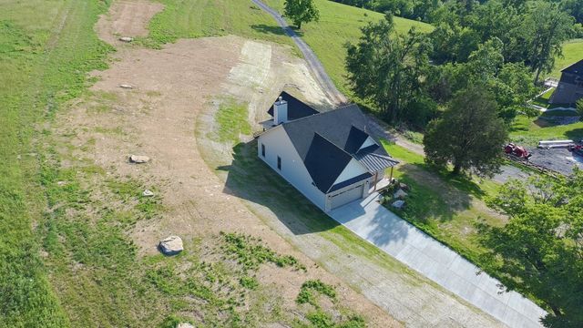 2953 Wixtown Rd, Westmoreland, TN 37186