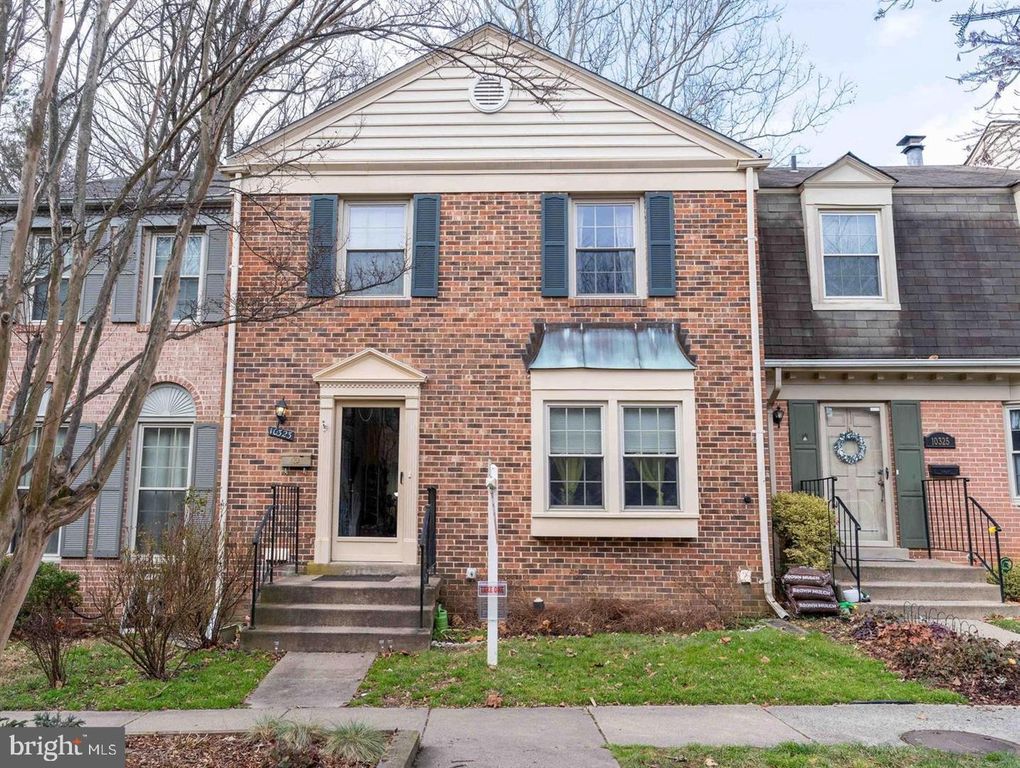 10323 HAMPSHIRE GREEN AVE, Fairfax, VA 22032