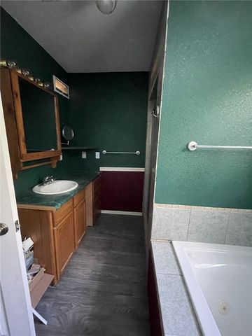 80 County Road 2560, Eureka Springs, AR 72631