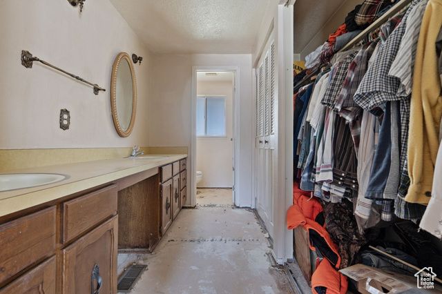 40 S 100 E, Fillmore, UT 84631