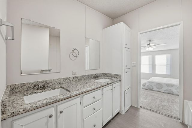 296 Oakley Circle, Weatherford, TX 76085